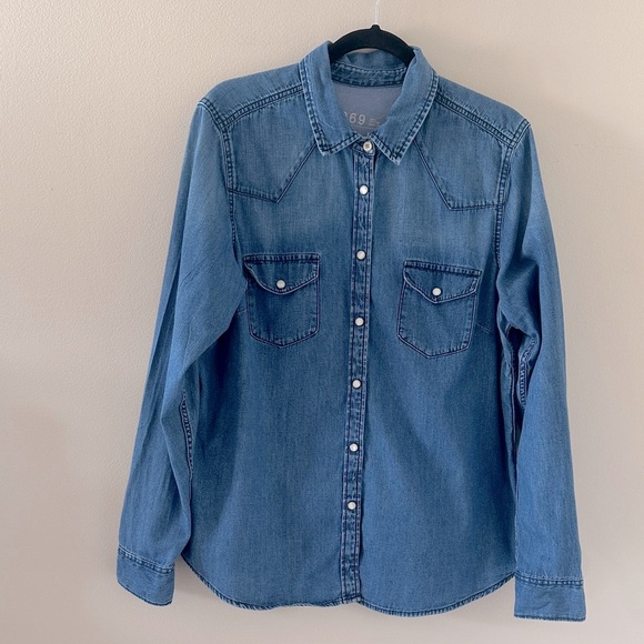 Gap Women’s Chambray Denim Western Snap Button Down Shirt Sz Large - Picture 2 of 7